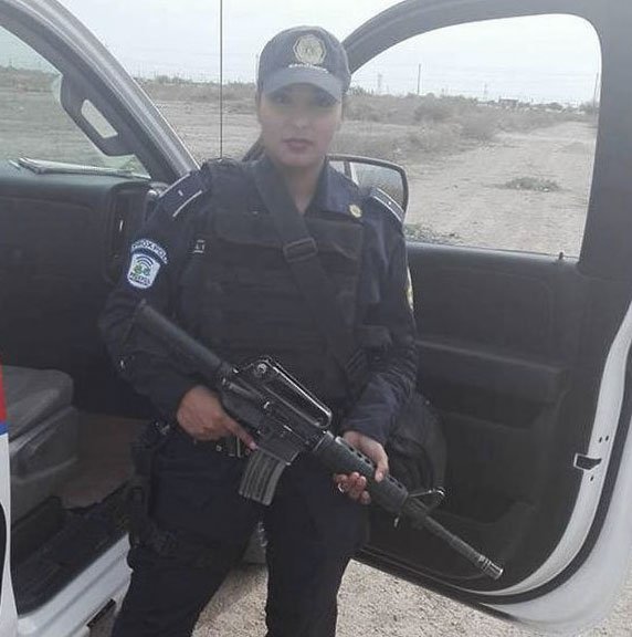 Welcome to Phylp Romes Blog: Female Mexican Cop Takes 